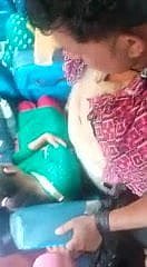 Tamil college girl omacku ​​i dotknął penisa w Bombaju autobusie