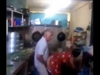 Srilankan chacha fucking his Freulein in pantry quickly