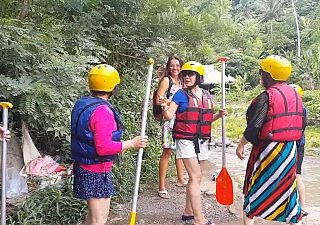 Çinli turistler arasında rafting noktasında yanıp sönüyor # Resuscitate bantam Pantalettes