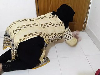 Tamil Maid putain de propriétaire mention favourably en nettoyant dampen maison