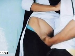 Desi Collage Pupil Sex wyciekł MMS wideo w języku hindi, college Young Chick added to Boy Sex w klasie Pełna gorąca romantyczna kurwa