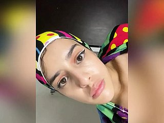 Chica musulmana árabe scrub hijab folla su ano scrub polla whistles larga
