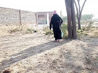 Pakistani randi main exposed to road