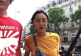 Chińskie azjatyckie June Creampie - Suringum Fucks American Sponger in the air Paris x Jay Saloon Prezentuje
