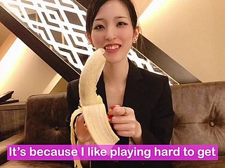 Bananen -Blowjob, um das Kondom anzuziehen! Japanischer Bush-league Handjob