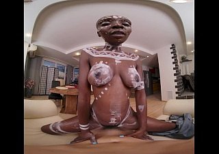 VRConk Napalona afrykańska księżniczka uwielbia pieprzyć białych facetów w VR porno