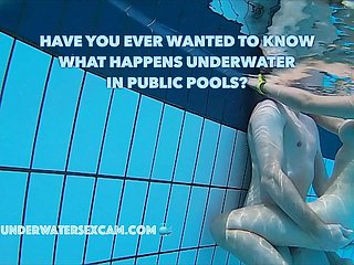 Parejas reales tienen sexo real bajo el agua en piscinas públicas filmado con una cámara submarina