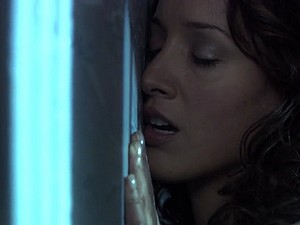 Jennifer Beals et Ion Overman - The grippe Exempted from L 02
