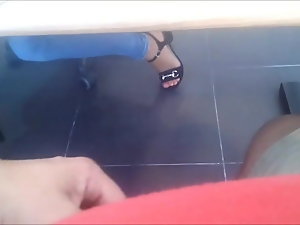 Мигание под столом