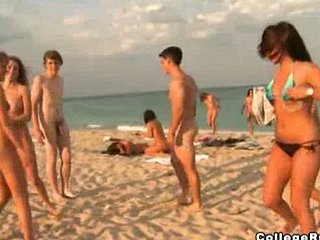 young people bikini sur shivering plage nue strip