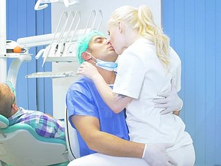 Fantasie seks met de arts tijdens de behandeling vriendje